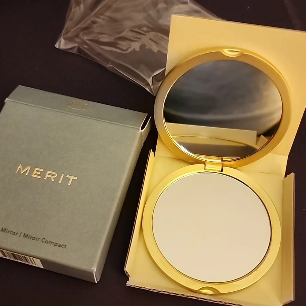 Merit Gold Compact Mirror - Picture 2 of 4